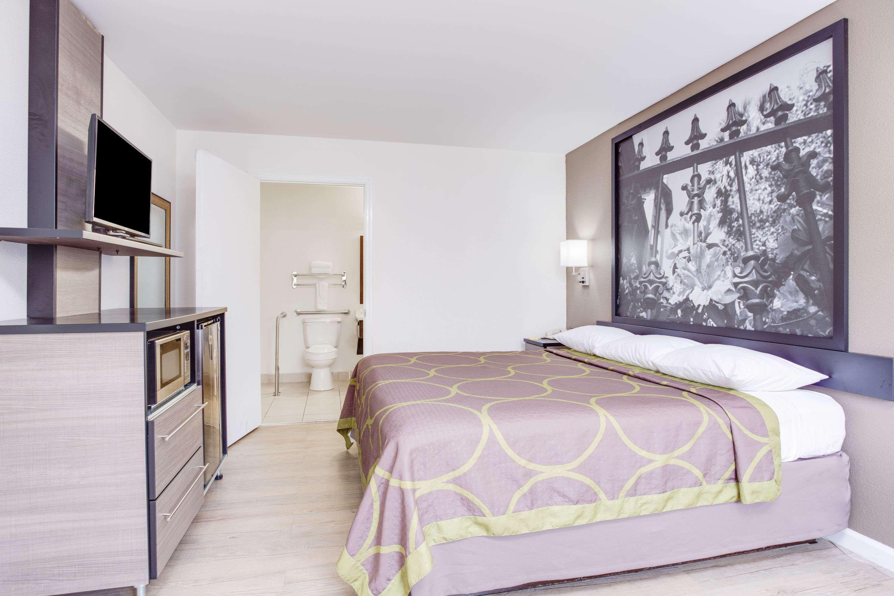 Super 8 By Wyndham Hotel 2*